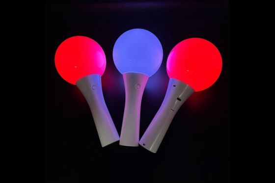 콘서트 및 다일 리허설에 사용되는 충전식 LED 볼 스틱을 위한 무선 제어를 제공하는 DMX 무선 컨트롤러