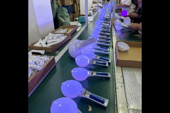 콘서트 및 다일 리허설에 사용되는 충전식 LED 볼 스틱을 위한 무선 제어를 제공하는 DMX 무선 컨트롤러